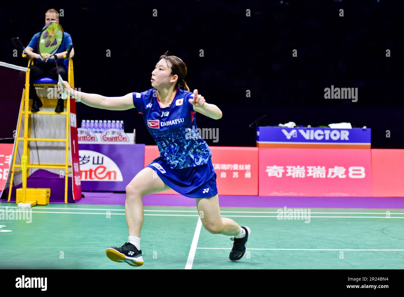 SUZHOU, CINA - 17 MAGGIO 2023 - IL Giappone DI WATANABE YUTA e HIGASHINO ARISA gareggiano nelle finali di TotalEnergies BWF SUDIRMAN CUP 2023 tra il Giappone e il Giappone Foto Stock