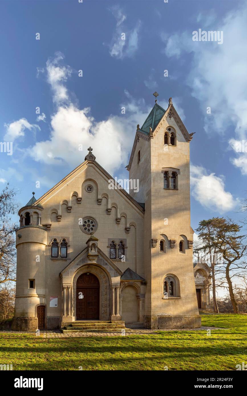 La Chiesa del Parco del Castello e la Cappella a Doboz, Ungheria, sono siti storici. Annidate nel pittoresco Parco del Castello, queste mostre architettoniche sono Foto Stock