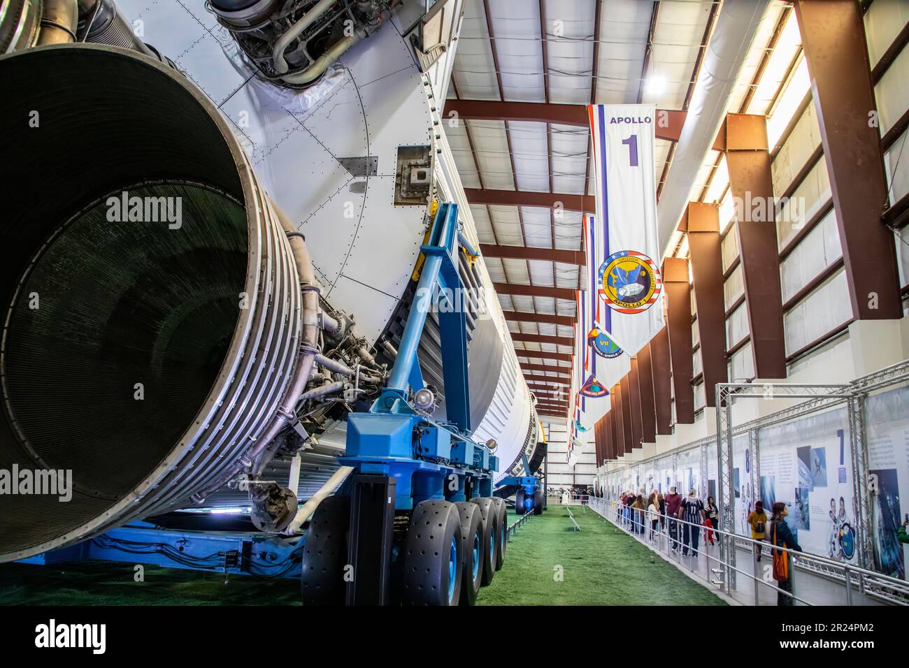 Houston USA 4 febbraio 2023: Give F-1 Engine sul primo stadio del razzo Saturn V al NASA Johnson Space Center è il più alto, pesante e potente Foto Stock