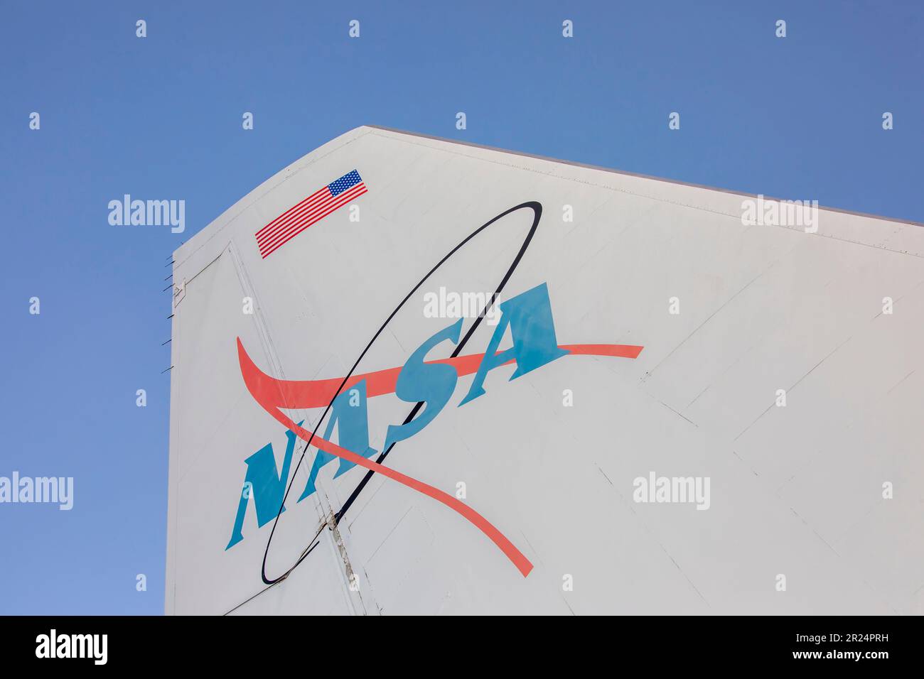 Houston USA 4 febbraio 2023: L'immagine di primo piano del logo della NASA sul boeing 747. Fa parte dell'originale NASA 905 shuttle carrier Aircraft presentato dalla Boeing Foto Stock