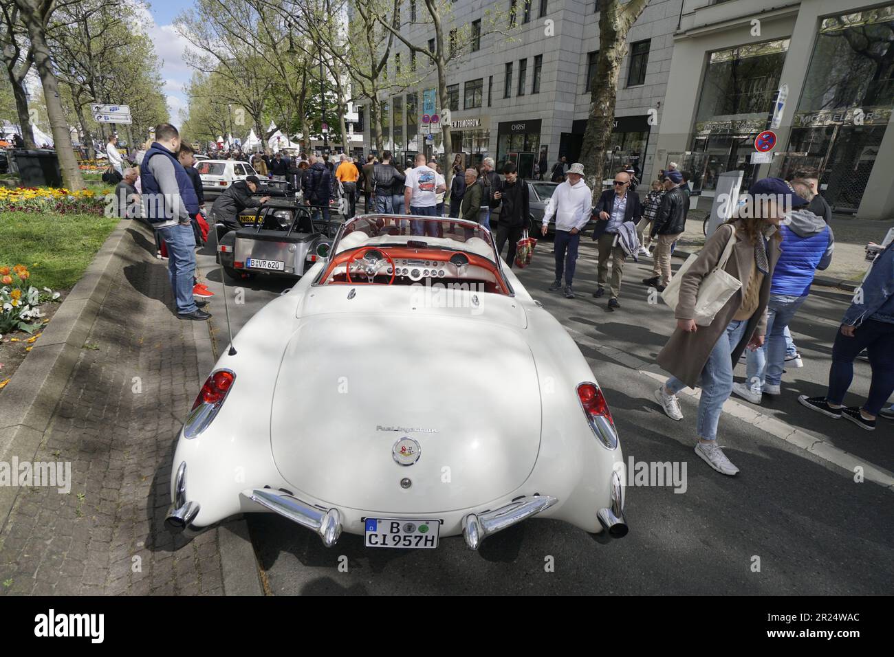 Classic Days Berlin 2023 - Oldtimer Show auf dem Kurfürstendamm a Berlino am 07.05.2023. Mehr al 2000 hochwertige klassische Fahrzeuge werden auf dem Foto Stock