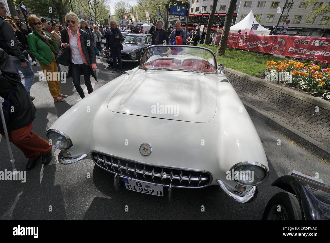 Classic Days Berlin 2023 - Oldtimer Show auf dem Kurfürstendamm a Berlino am 07.05.2023. Mehr al 2000 hochwertige klassische Fahrzeuge werden auf dem Foto Stock
