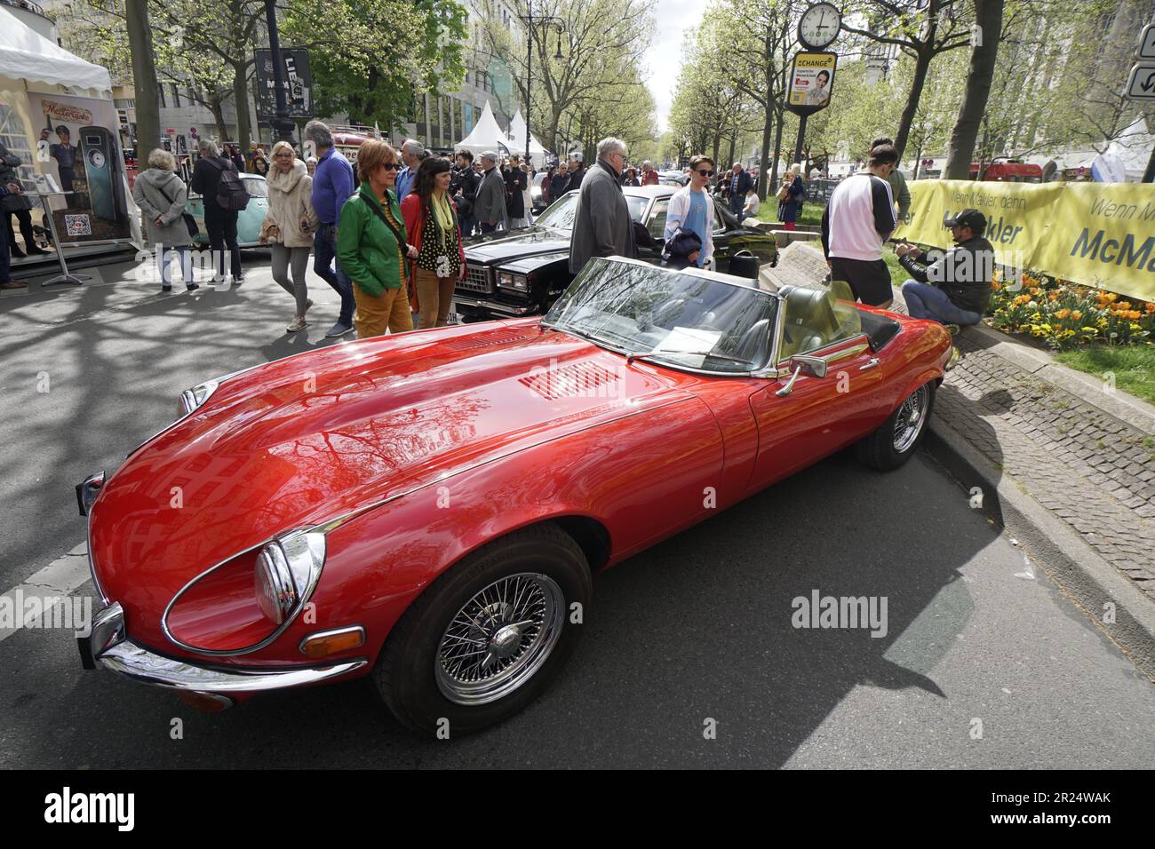 Classic Days Berlin 2023 - Oldtimer Show auf dem Kurfürstendamm a Berlino am 07.05.2023. Mehr al 2000 hochwertige klassische Fahrzeuge werden auf dem Foto Stock