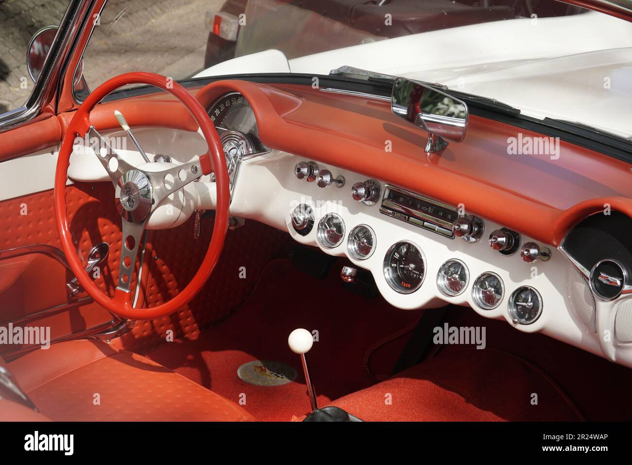 Classic Days Berlin 2023 - Oldtimer Show auf dem Kurfürstendamm a Berlino am 07.05.2023. Mehr al 2000 hochwertige klassische Fahrzeuge werden auf dem Foto Stock