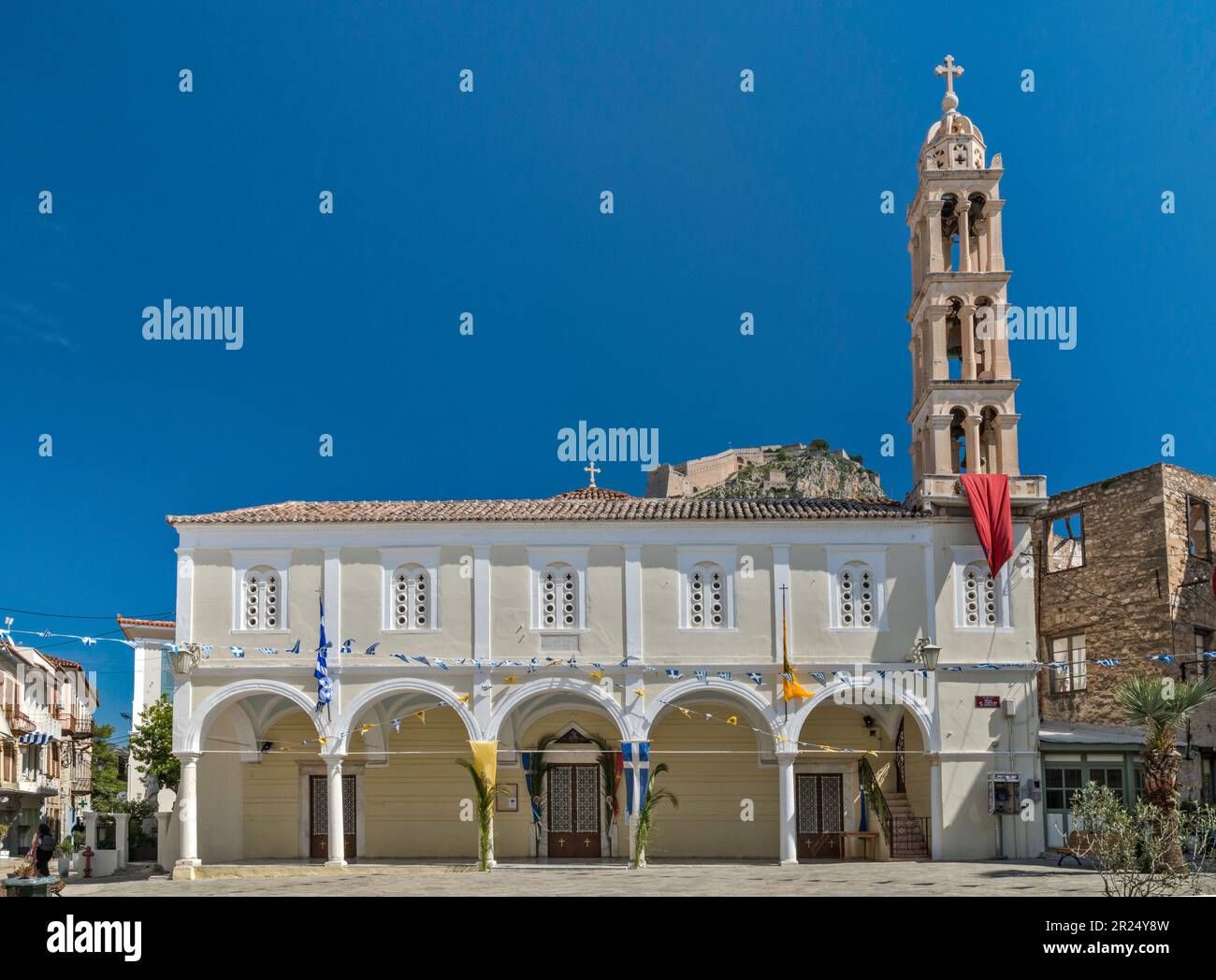 Chiesa di Agios Georgios (San Giorgio), Bastione di Robert (Romber) presso la fortezza di Palamidi in dist, Piazza AG Georgiou a Nafplio (Nauplia, Nauplia), Grecia Foto Stock