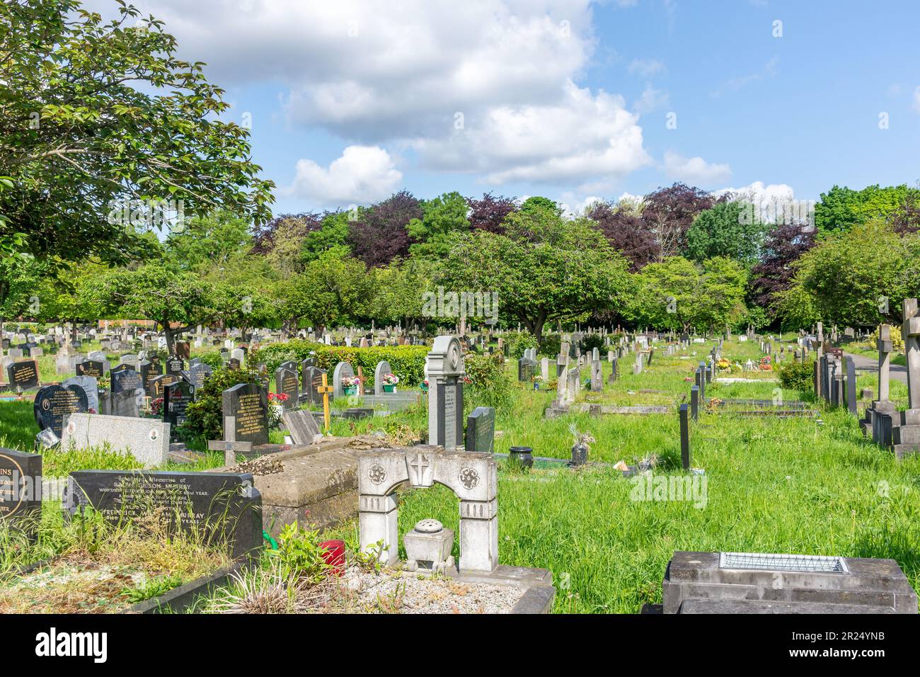 Gunnersbury Cemetery, Gunnersbury, The Royal Borough of Kensington & Chelsea, Greater London, England, United Kingdom Foto Stock