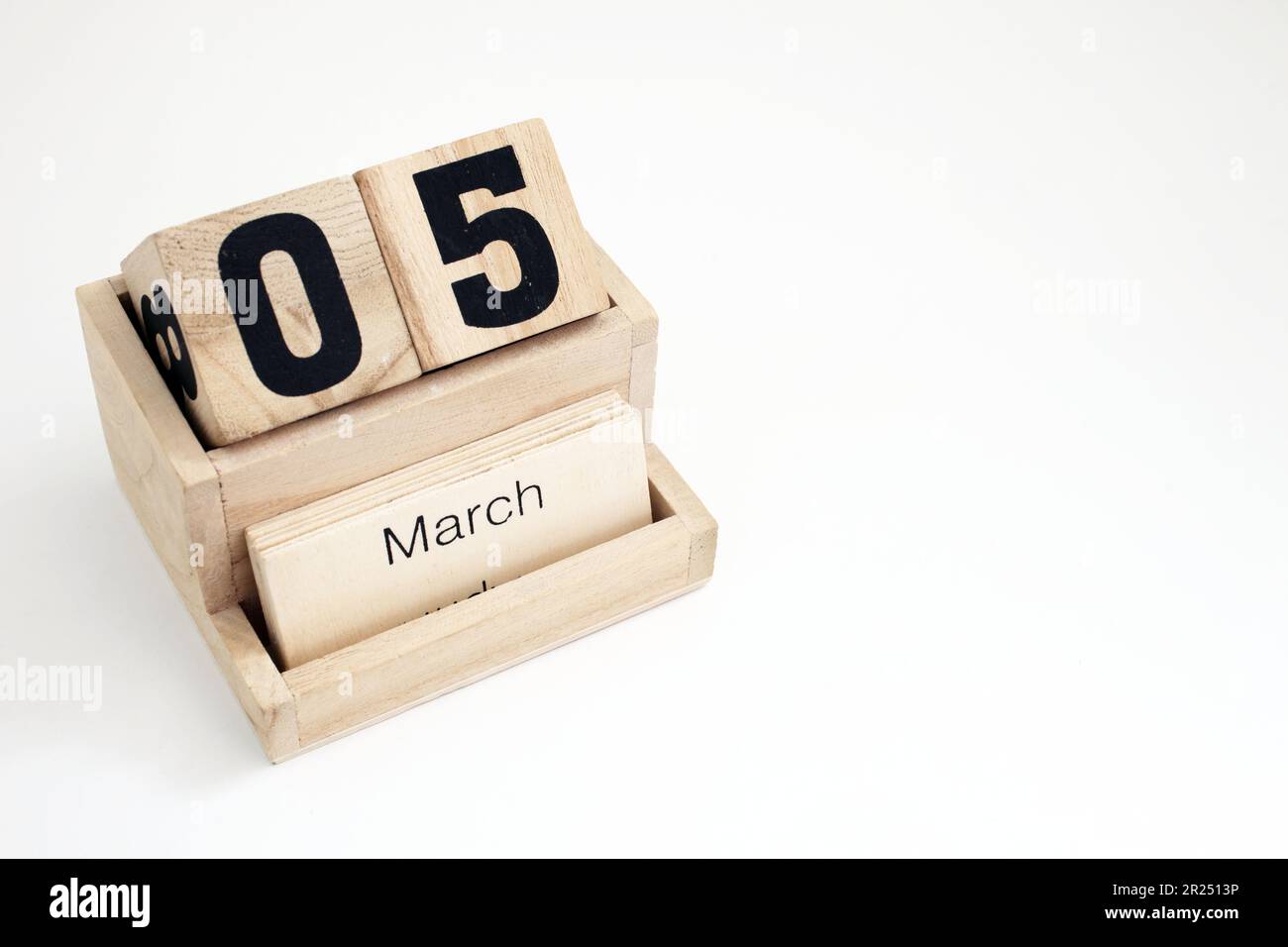 Calendario perpetuo in legno che mostra il 5th marzo Foto Stock