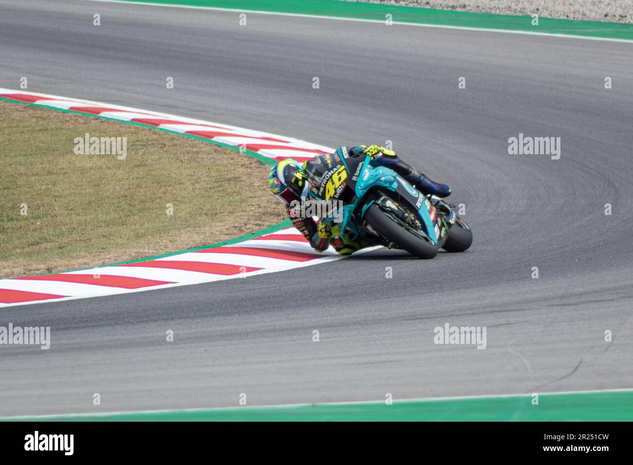 MONTMELLO, SPAGNA-4 GIUGNO 2021: Valentino Rossi (il Dottore) nella sua Yamaha YZR-M1 46 2021 (Team: Petronas Yamaha SRT), Campionato del mondo MotoGP 2021 Foto Stock