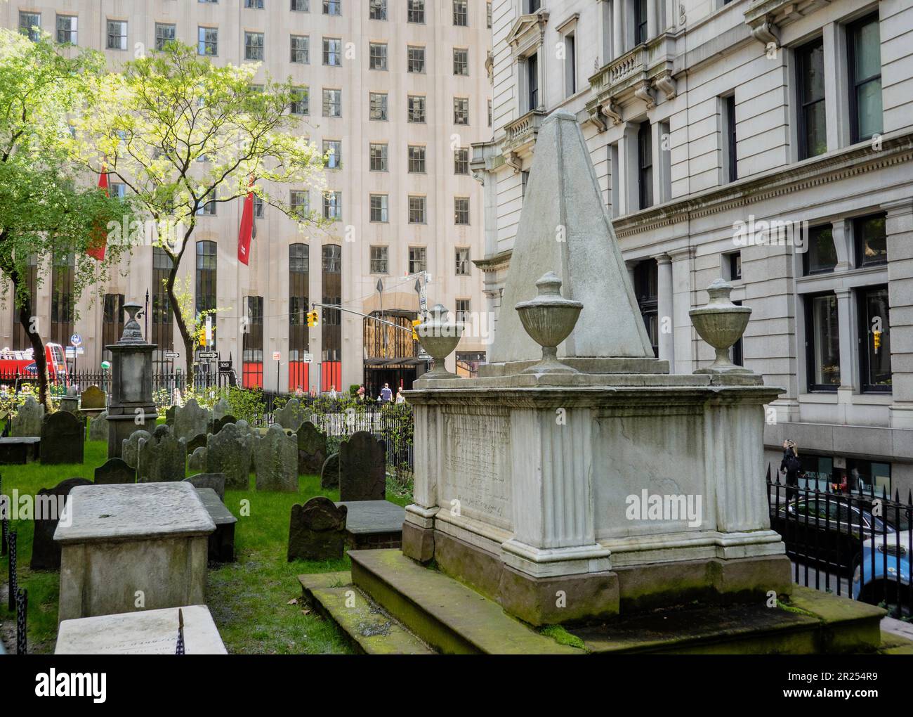 La tomba di Alexander Hamilton si trova nel Trinity Church Cemetery, New York City, USA 2023 Foto Stock