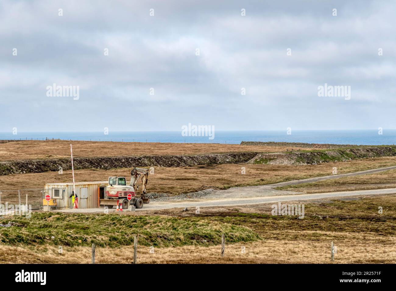Ingresso al sito di sviluppo per il porto spaziale Saxavord su Lamba Ness, Unst, Shetland. Foto Stock