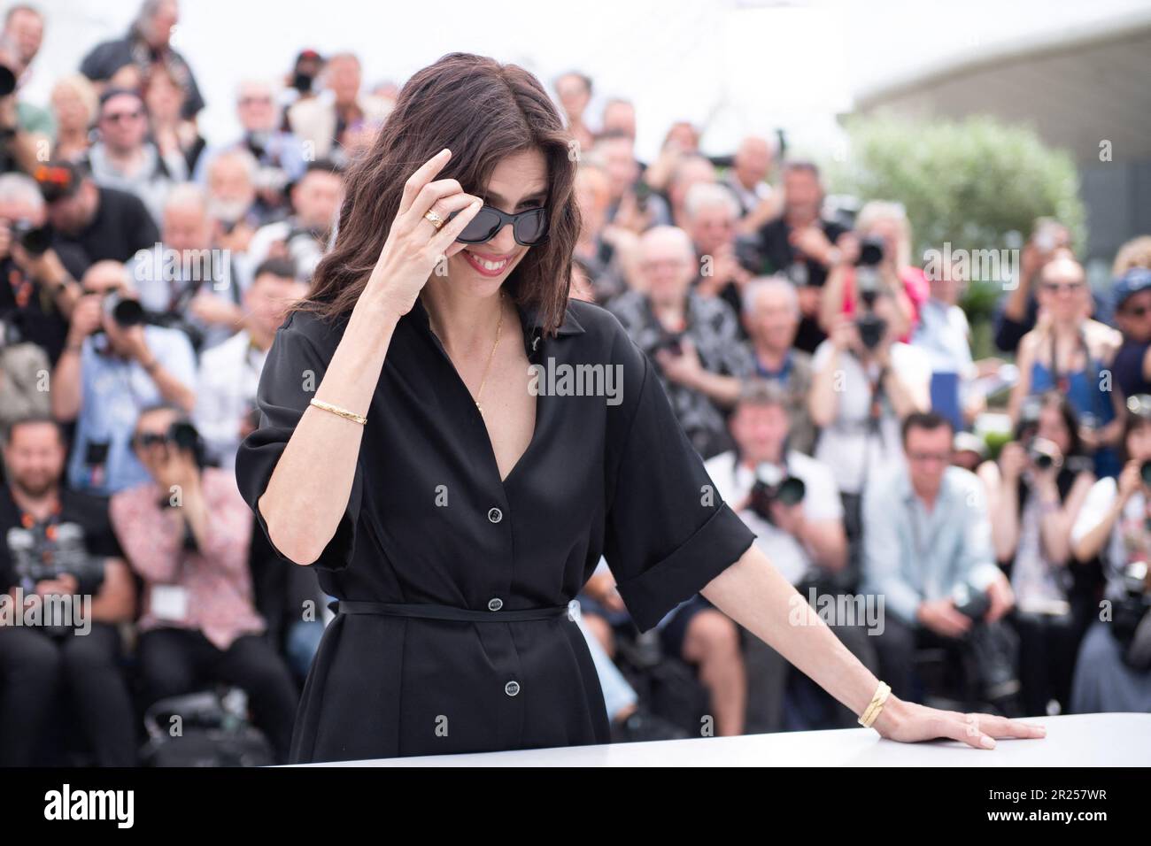 Cannes, Francia. 17th maggio, 2023. Maiwenn partecipa alla Jeanne du Barry Photocall nel quadro del Festival del cinema di Cannes 76th che si terrà a Cannes il 17 maggio 2023. Foto di Aurore Marechal/ABACAPRESS.COM Credit: Abaca Press/Alamy Live News Foto Stock