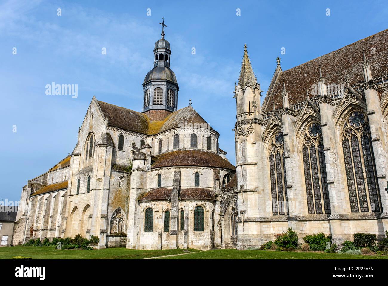 Abbazia di Saint-Germer-de-Fly | Abbaye de Saint-Germer-de-Fly avec sa chapelle et son abbatiale Foto Stock