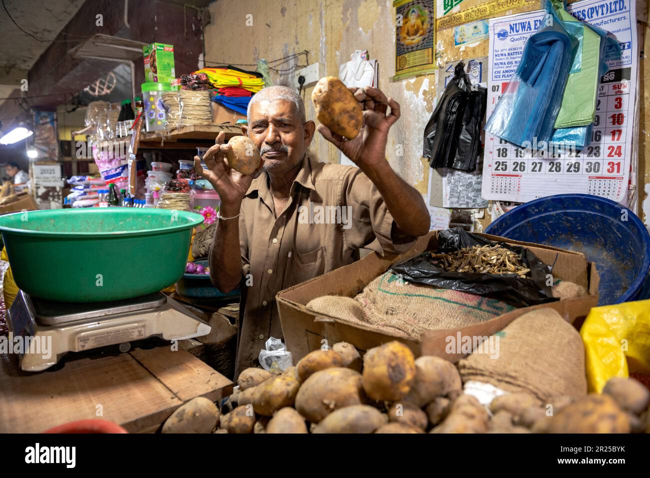 Sri Lanka, Provincia meridionale, Sud, Süd, Sud, Matara, ville, Staadt, città, città, vielle ville, Altstadt, oldtown, marché, Markt, Légumes, Gemüse, reg Foto Stock