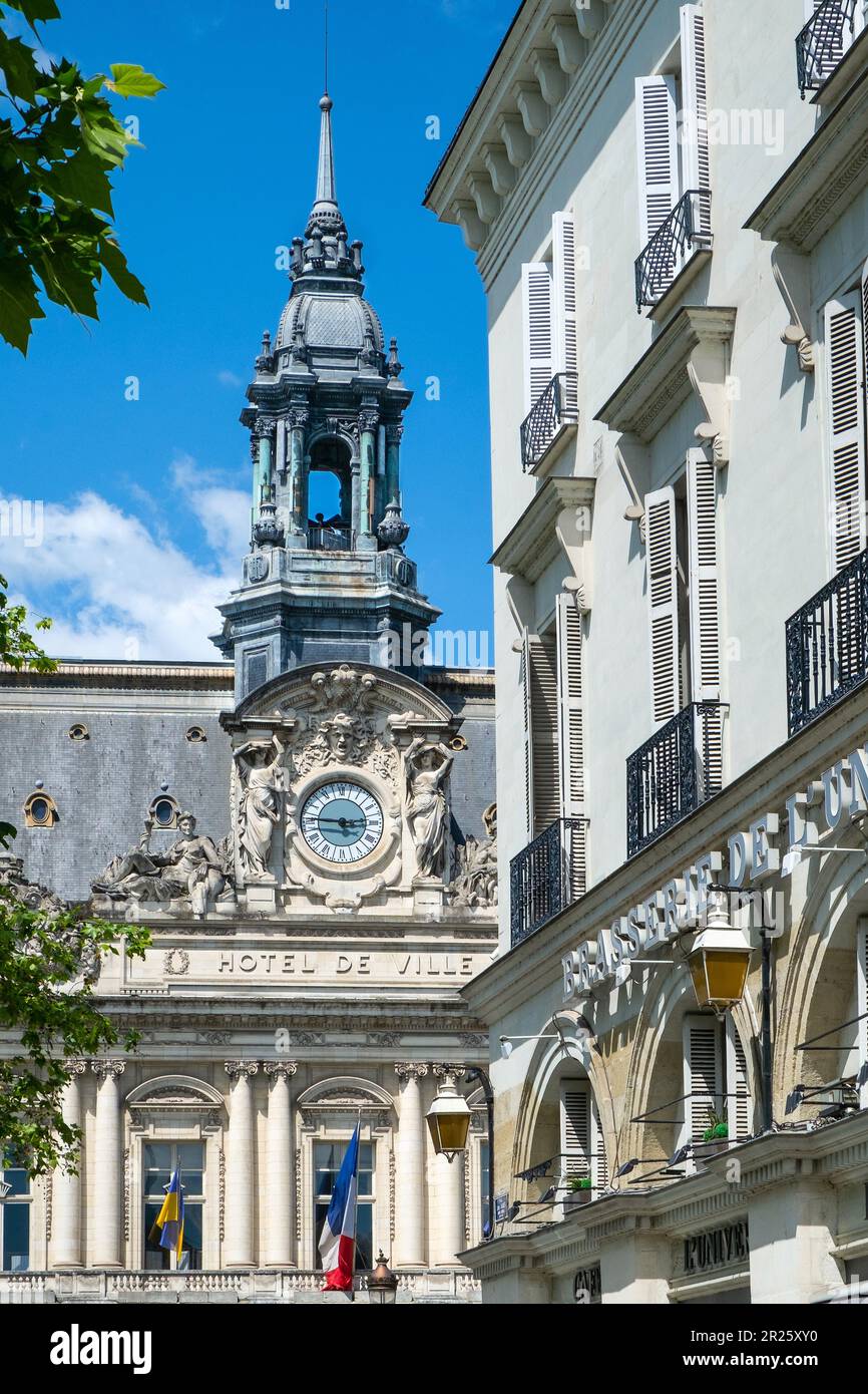 Vista della Mairie / Hotel de Ville / Municipio dalla Place Jean Jaurès, Tours, Indre-et-Loire (37), Francia. Foto Stock