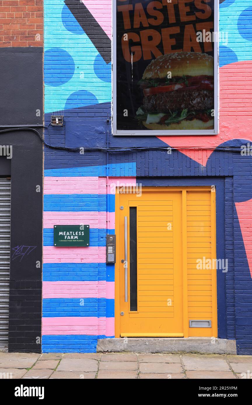 Questa settimana è stata assunta l'amministrazione dell'azienda Meatless Farm, situata a Wharf Street, nel centro di Leeds, West Yorkshire, Regno Unito. Foto Stock