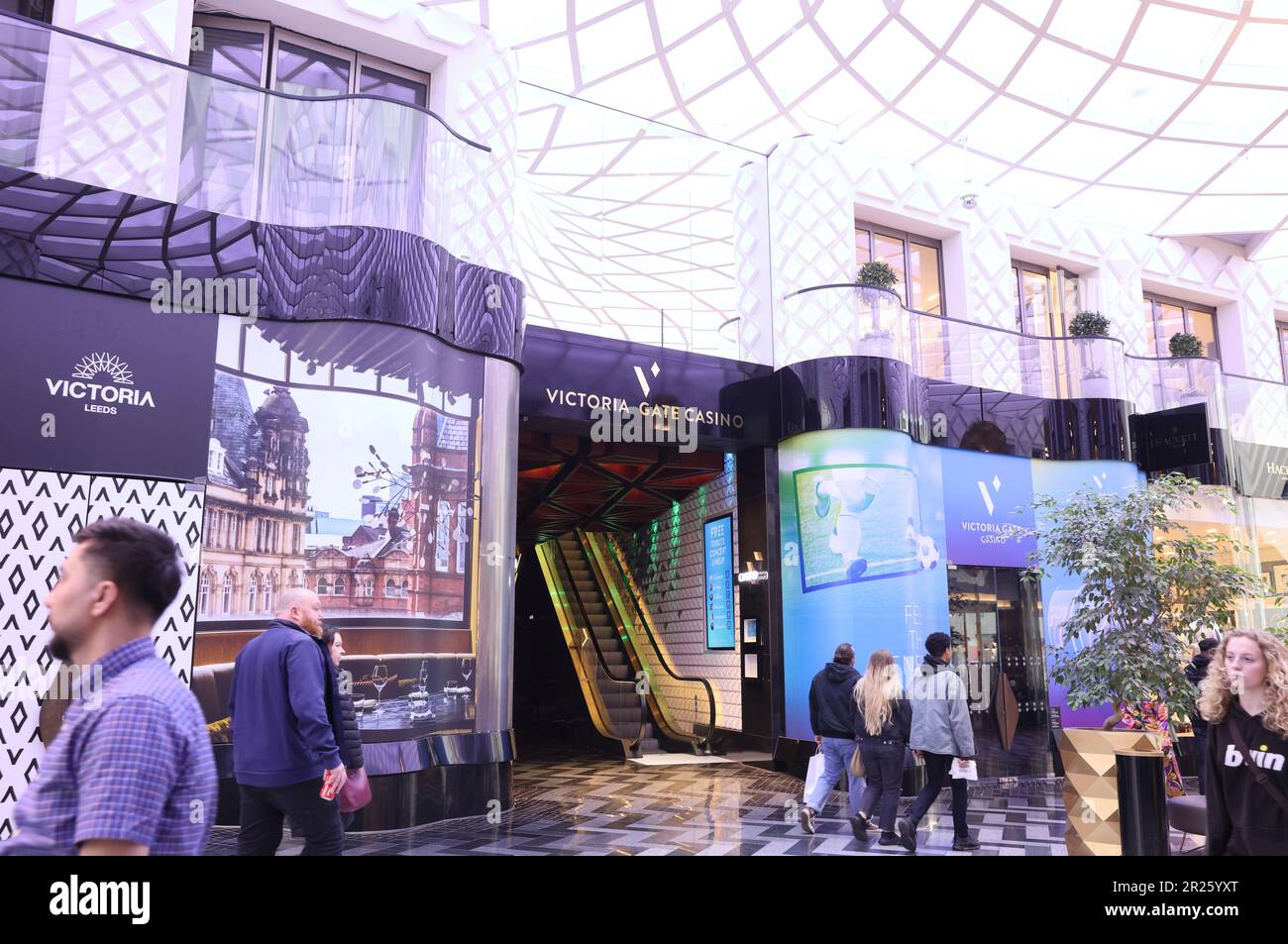 Victoria Gate, che con lo storico Victoria Quarter forma il più grande centro commerciale e ricreativo dell'Inghilterra settentrionale, a Leeds, Regno Unito Foto Stock