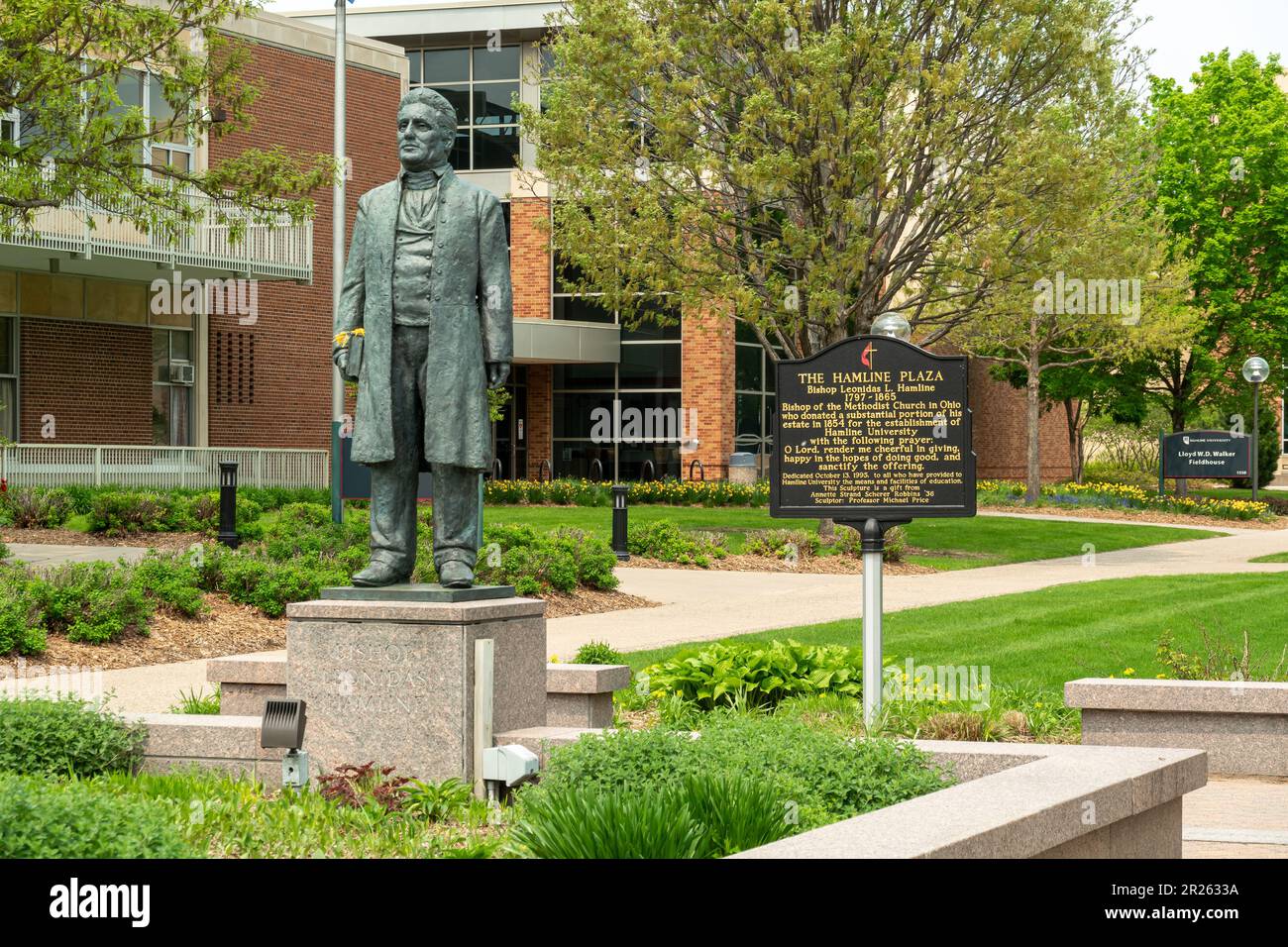 ST. PAUL, MN, USA - 16 MAGGIO 2023: Statua di Leonidas Lent Hamline all'Università di Hamline. Foto Stock