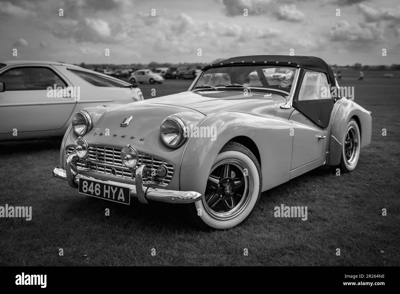 1960 Triumph TR3A, in mostra allo Scramble di aprile che si tiene presso il Bicester Heritage Center il 23 aprile 2023. Foto Stock