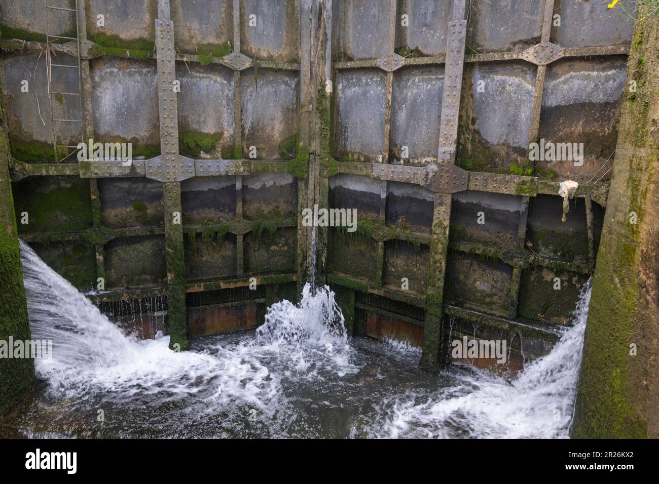 Chiudere le porte a Canal du Midi, Francia Foto Stock