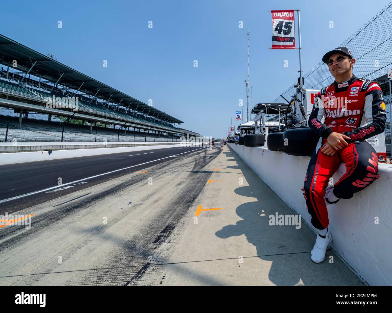 Indianapolis, Indiana, Stati Uniti. 17th maggio, 2023. Il driver INDYCAR, CHRISTIAN LUNGAARD (45) di Hedensted, Danimarca, si prepara a praticare per l'Indianapols 500 all'Indianapolis Motor Speedway. (Credit Image: © Walter G. Arce Sr./ZUMA Press Wire) SOLO PER USO EDITORIALE! Non per USO commerciale! Foto Stock