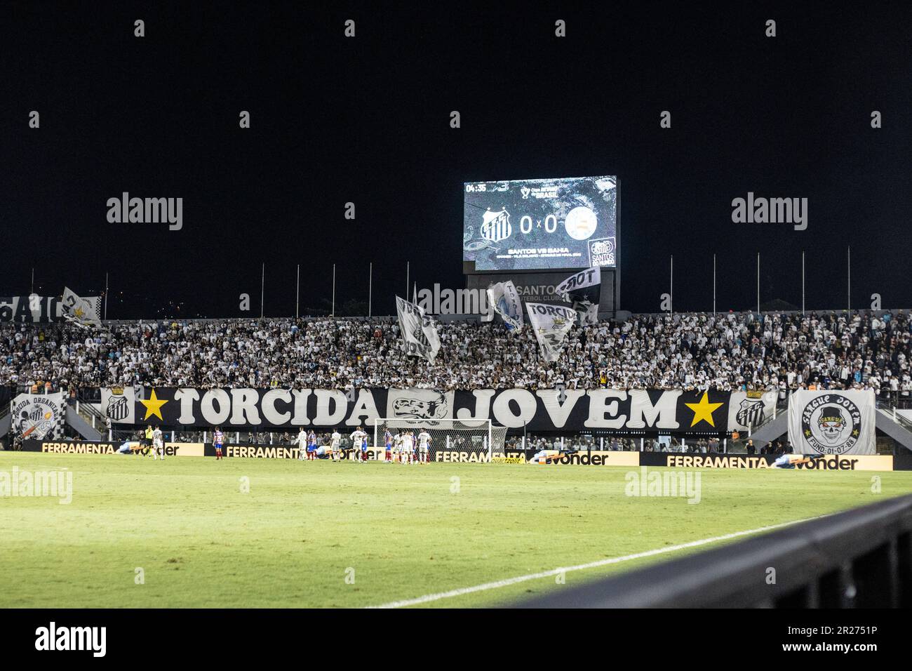 SP - SANTOS - 05/17/2023 - COPA DO BRASIL 2023, SANTOS X BAHIA - tifosi durante una partita tra Santos e Bahia allo stadio Vila Belmiro per il campionato Copa do Brasil 2023. Foto: Abner Dourado/AGIF/Sipa USA Foto Stock