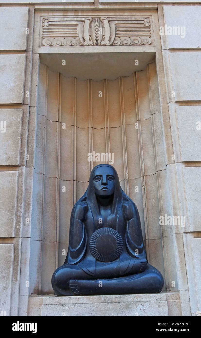 Art Deco statue art, presso lo scarico del Mersey Tunnel, Pier Head, Liverpool, Merseyside, Inghilterra, L3 1BP Foto Stock