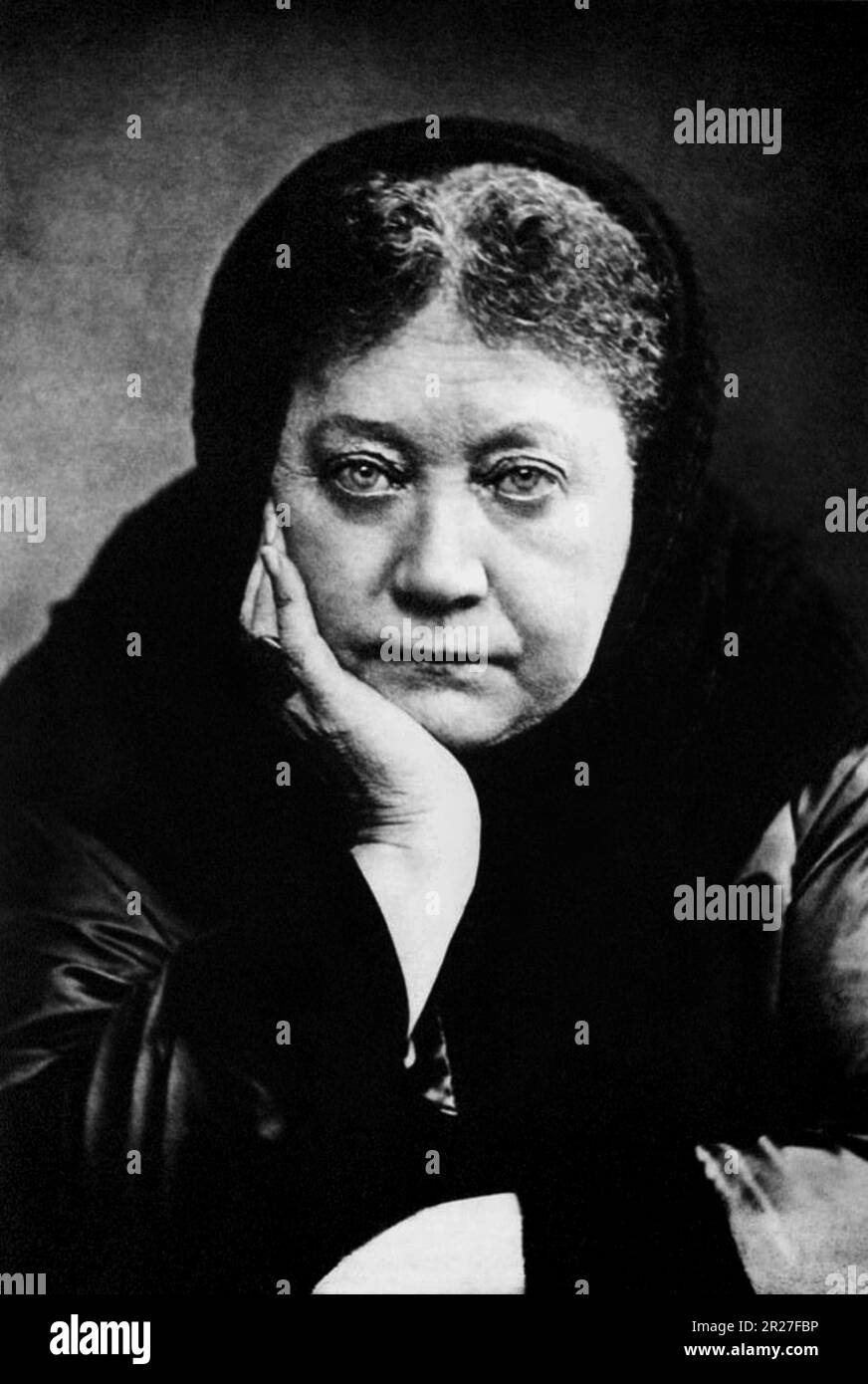 1890 c. , USA : la signora Helena Petrovna BLAVATSKY von Hahn, nata in russia ( 1831 - 1891 ). Donna celebrata Theosopyst , phylosopher , occultista, mistica , viaggiatore e scrittore spiritualista . Fondatore della SOCIETÀ TEOSOFICA nel 1875 . Fotografo sconosciuto .- MEDIUM - Medianità - Sedute spiritiche - spiritualism - theosophy - OCCULTISMO - OCCULTISTA - OCCULTO - scrittrice - SCRITTORE - LETTERATURA - LETTERATURA - letterato - PARANORMALE - TEOSOFIA - Teossofà - THEOSOPHY - FILOSOFIA - FILOSOFIA - SOISTEROTEROISO - TEROSOISTO - TEROSOISTEROSOISTO - TEROSOISTEROSOTEROSOISTO - ESOTERICO --- ARCHIVIO GBB Foto Stock