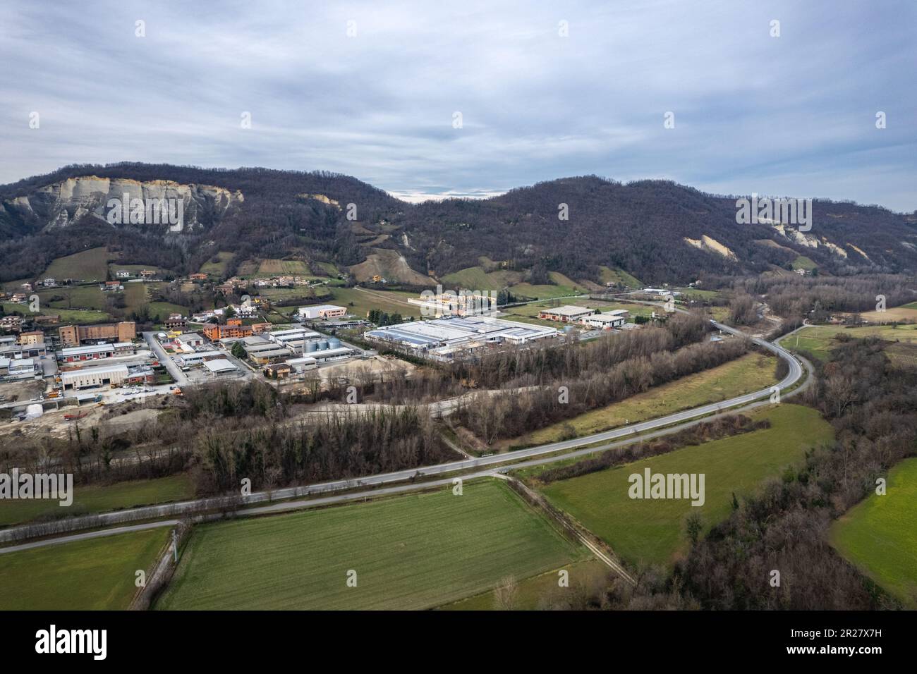Panorama aereo del drone di Lugagnano in Valle Arda, Piacenza , Emilia Romagna Italia Foto Stock