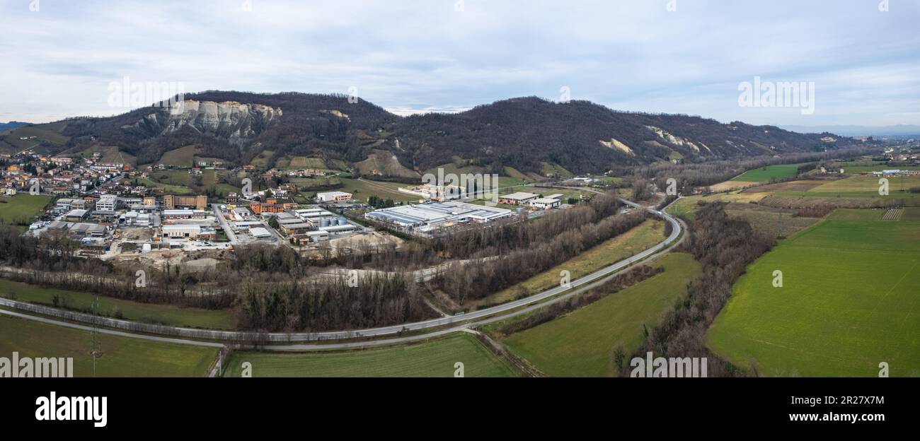 Panorama aereo del drone di Lugagnano in Valle Arda, Piacenza , Emilia  Romagna Italia Foto stock - Alamy