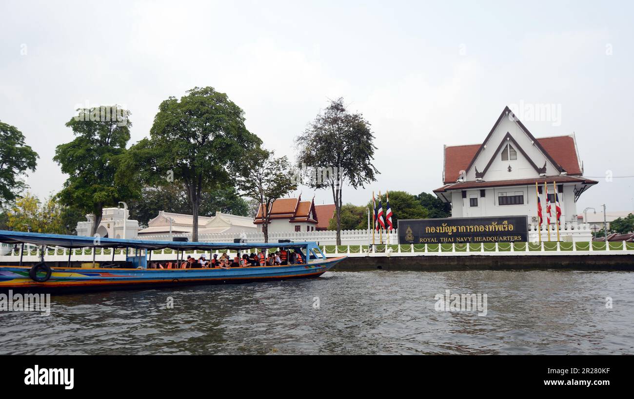 Royal Thai Navy quartier generale sulle rive del fiume Chao Phraya a Bangkok, Thailandia. Foto Stock