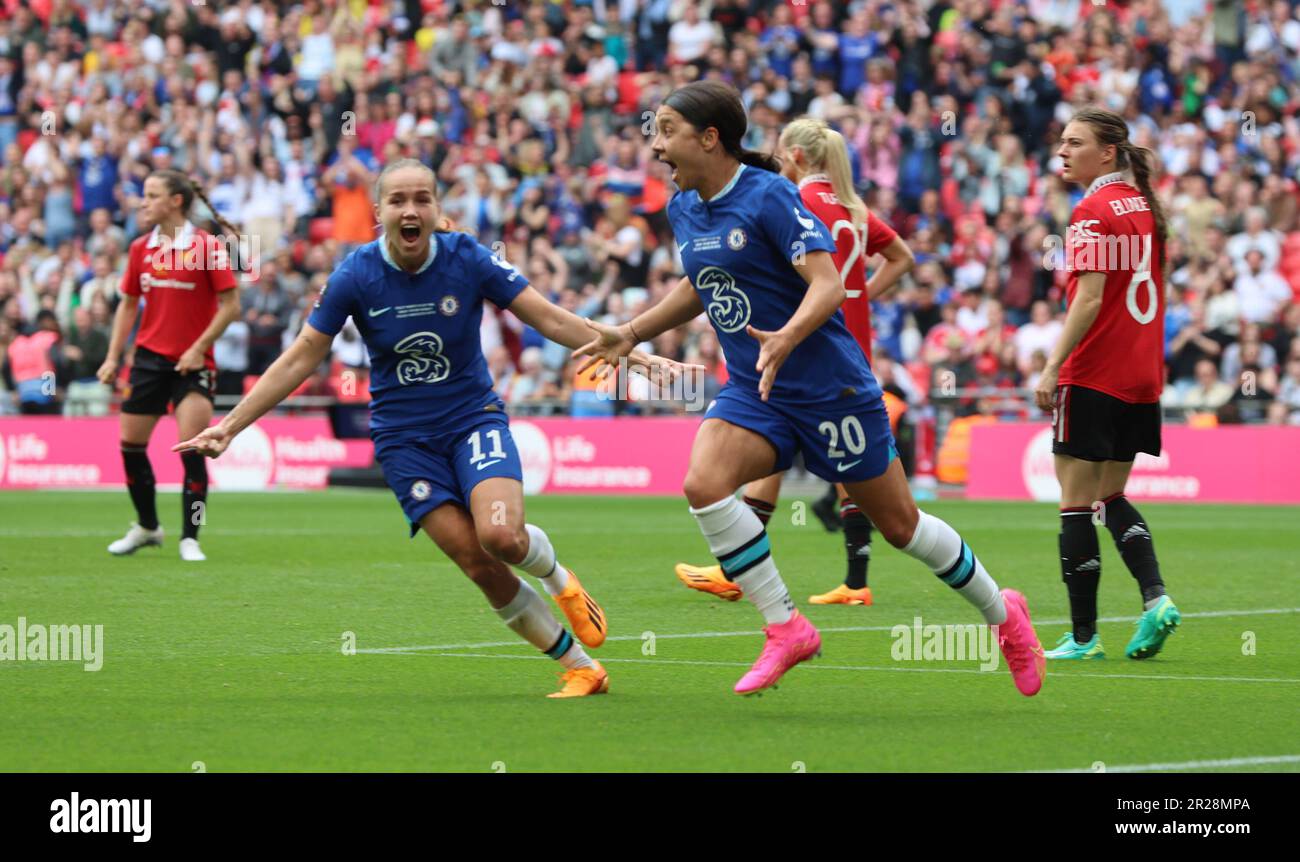 Chelsea Women Sam Kerr festeggia il suo obiettivo durante la partita di calcio finale della Coppa fa di Vitality Women's tra le donne di Chelsea contro le donne del Manchester United at Foto Stock