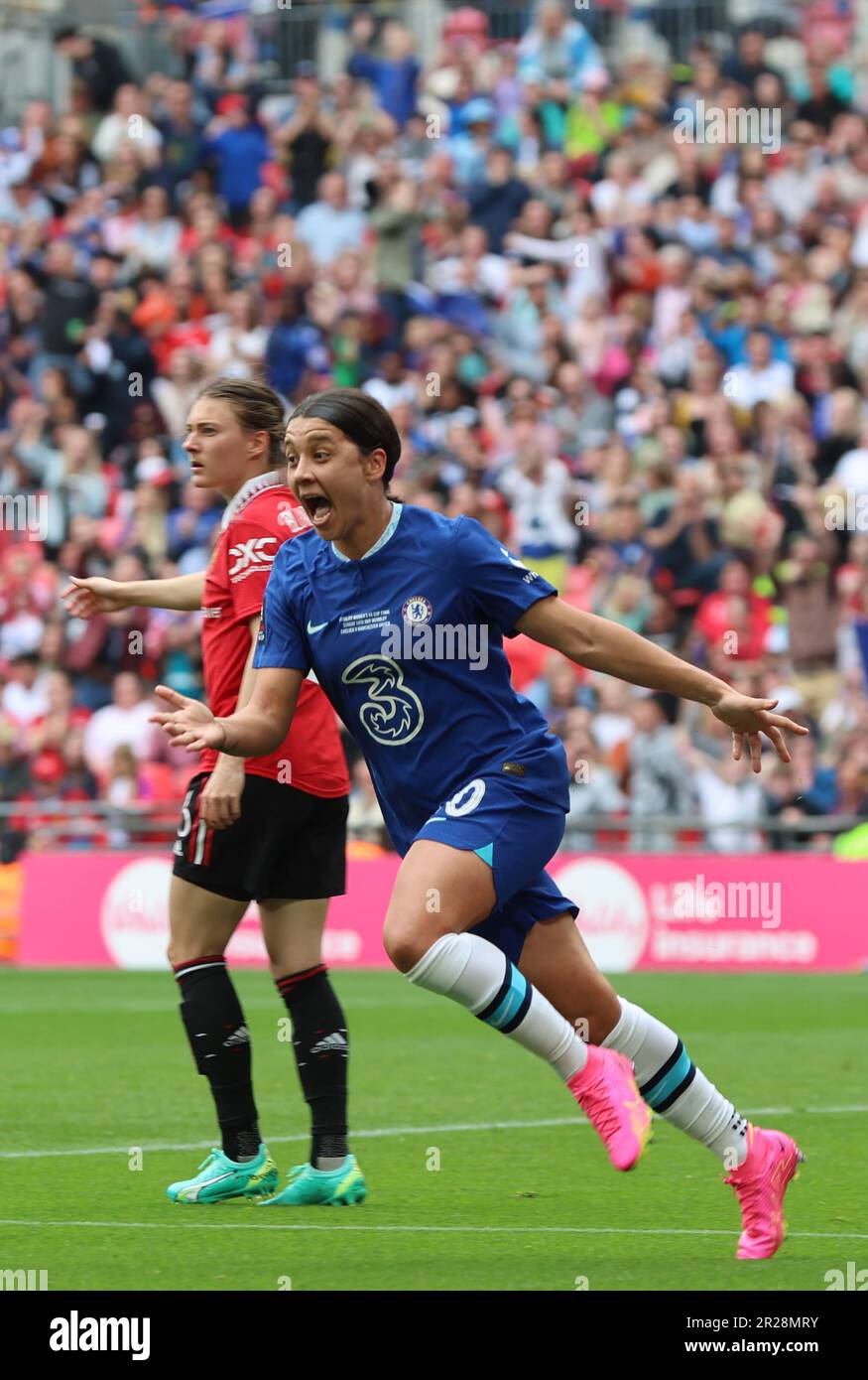 Chelsea Women Sam Kerr festeggia il suo obiettivo durante la partita di calcio finale della Coppa fa di Vitality Women's tra le donne di Chelsea contro le donne del Manchester United at Foto Stock