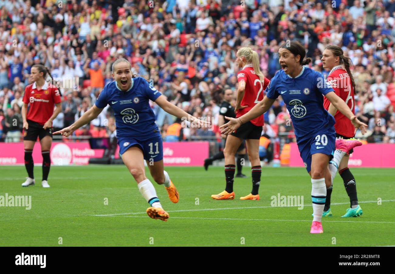 Chelsea Women Sam Kerr festeggia il suo obiettivo durante la partita di calcio finale della Coppa fa di Vitality Women's tra le donne di Chelsea contro le donne del Manchester United at Foto Stock