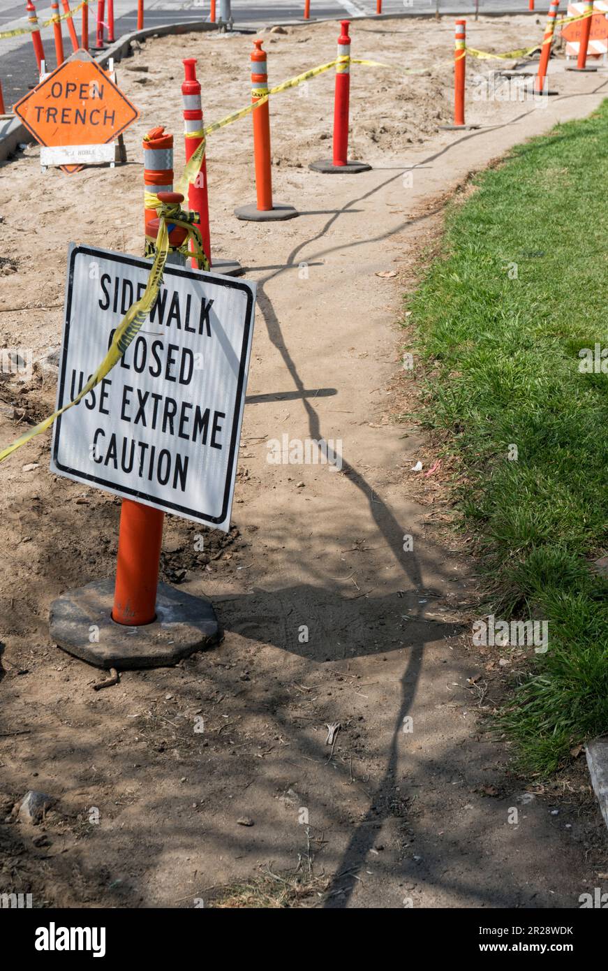 Area di costruzione con segnale di avvertimento Foto Stock