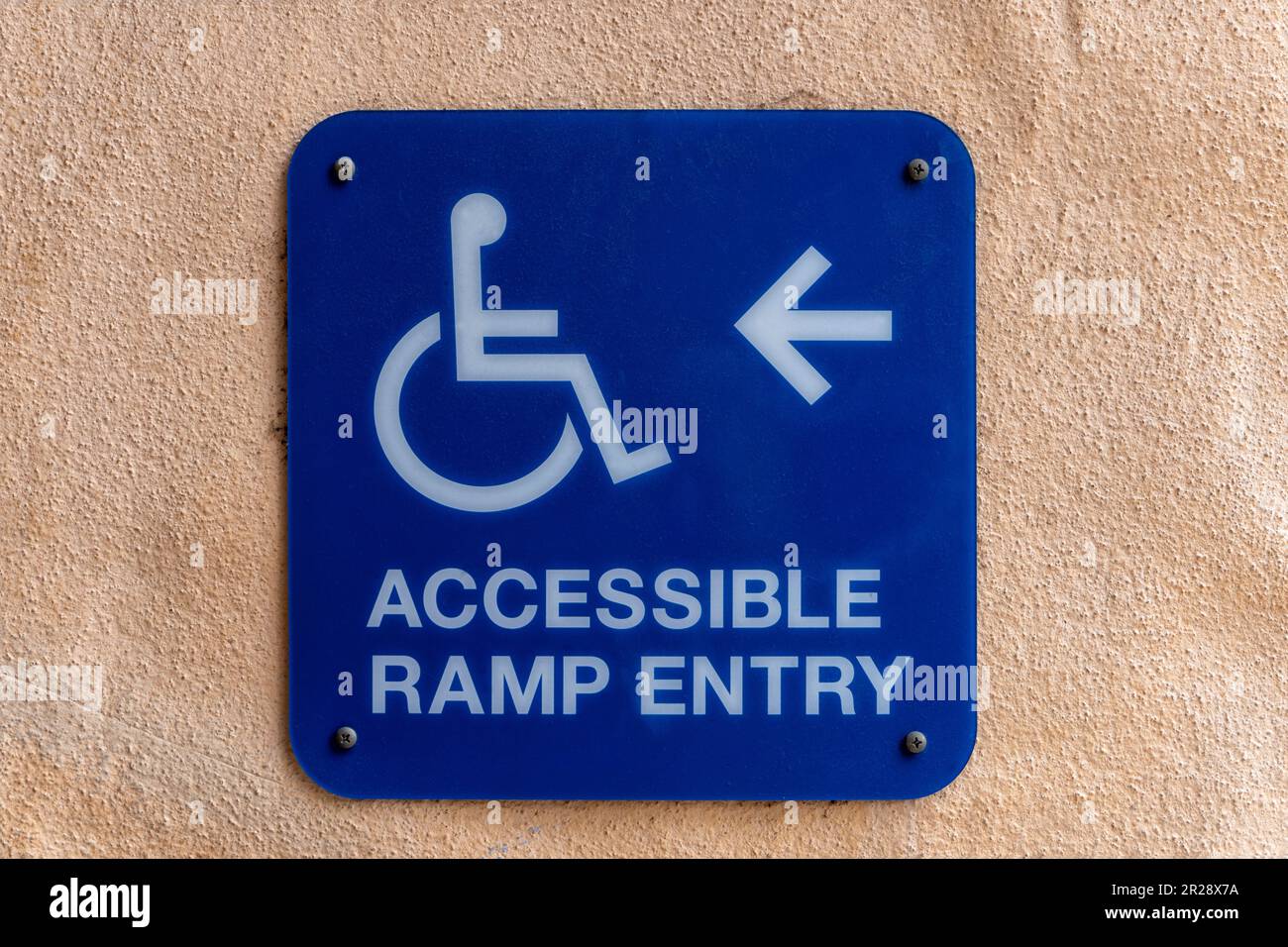 Cartello d'ingresso accessibile con sedia a rotelle Foto Stock
