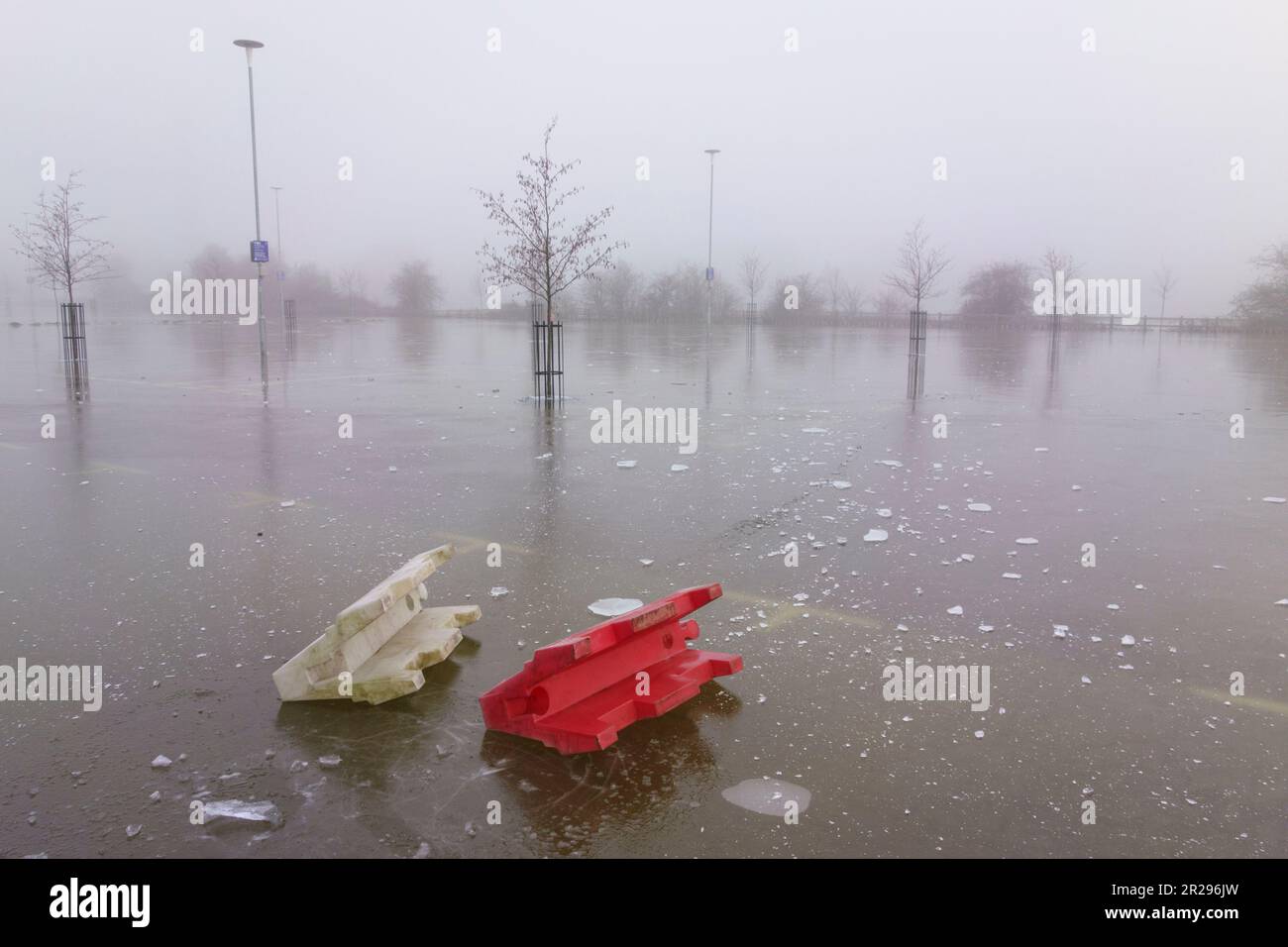 Il parcheggio coperto ora è congelato in inverno, Oxford, Regno Unito Foto Stock