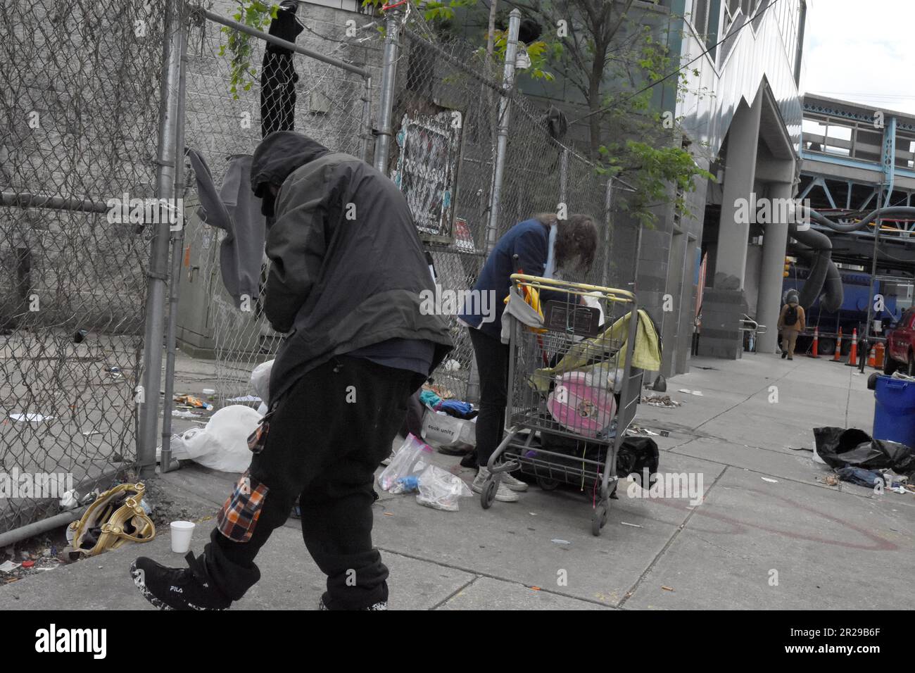 Philadelphia, Stati Uniti. 01st maggio, 2023. Philadelphia, Pennsylvania, settembre 2023. Migliaia di dipendenti sono bloccati a Kensington Avenue. Ogni giorno, 4, 5 persone muoiono ogni giorno per sovradosaggio. La zona e gli abitanti sembrano essere ceduto dalle autorità.in un nuovo sviluppo, il tranquillante xilazina è aggiunto al fentanil in per rendere il fentanil alto più liscio. Si chiama tranq dope. Il tranq tuttavia causa le ferite e le ulcere nel bodytissue (Photo by Teun Voeten/Sipa USA) Credit: Sipa USA/Alamy Live News Foto Stock