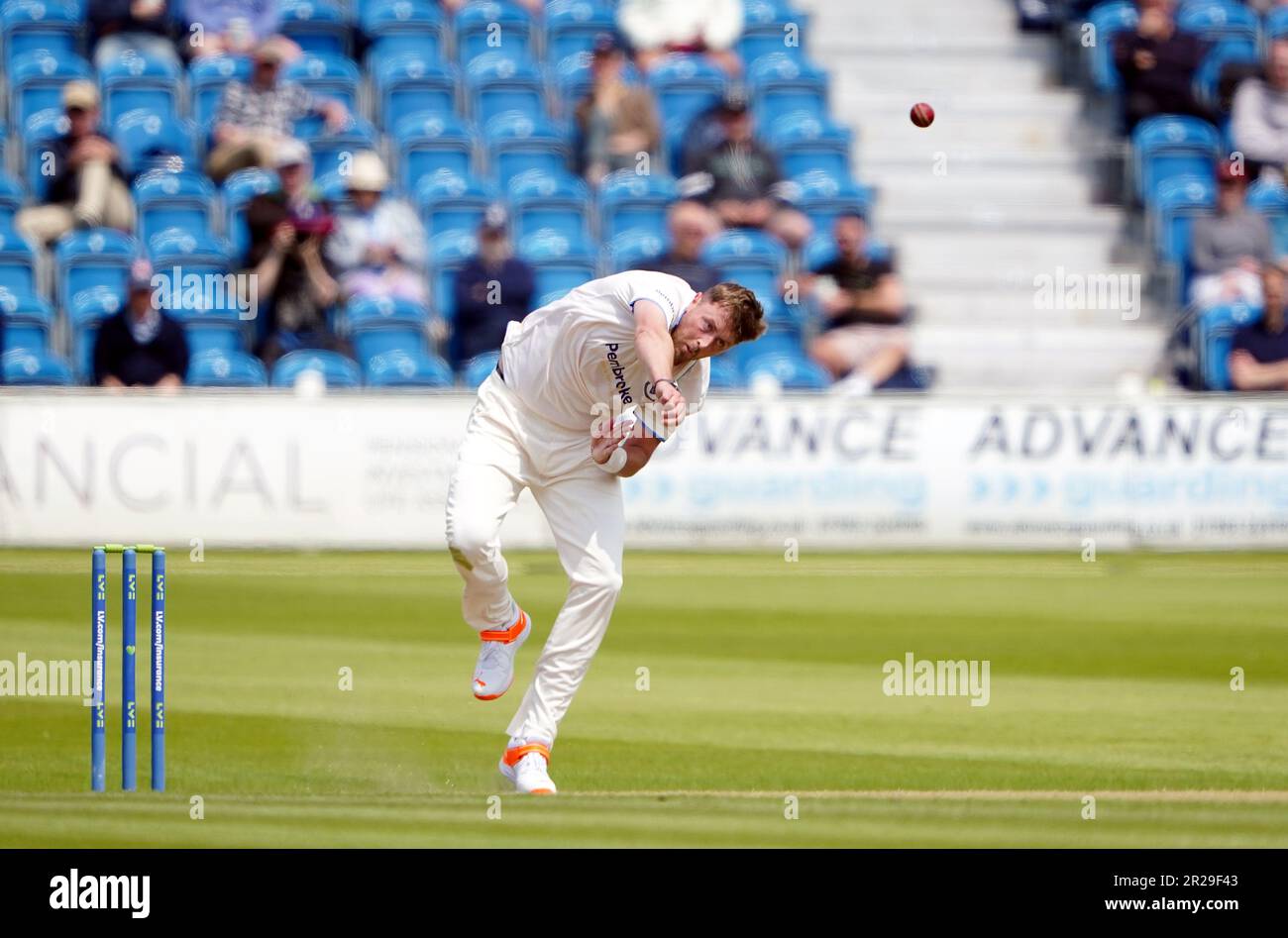 Sussex's Ollie Robinson bowling il primo giorno della partita LV= Insurance County Championship al Central County Ground 1st, Hove. Data immagine: Giovedì 18 maggio 2023. Foto Stock