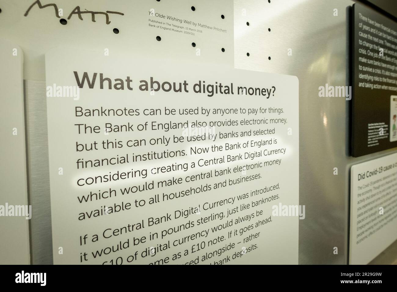 Londra - Maggio 2023: Segnale di informazioni sulla valuta digitale della Banca Centrale all'interno del Museo della Banca d'Inghilterra Foto Stock