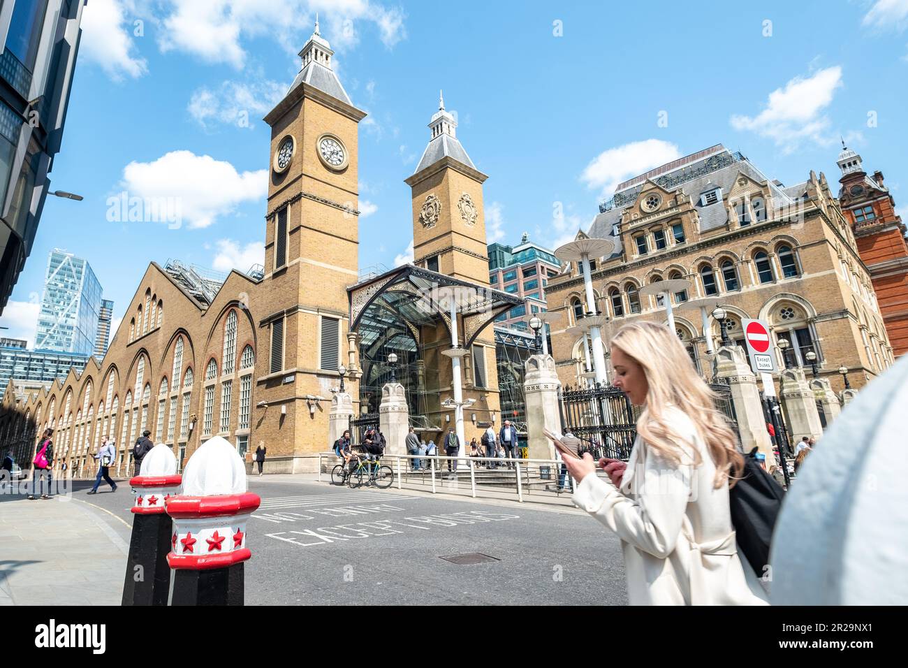 Londra - Maggio 2023: Stazione ferroviaria di Liverpool Street nella città di Londra Foto Stock