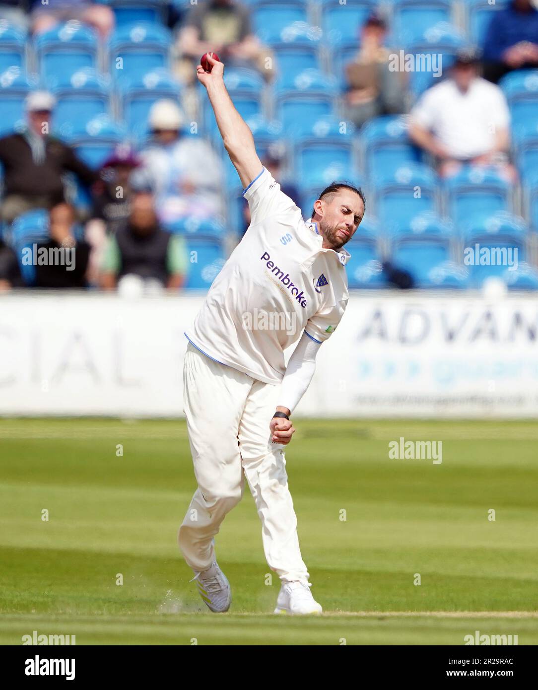 Sussex's Fynn Hudson-Prentice bowling il giorno uno della partita LV= Insurance County Championship al 1st Central County Ground, Hove. Data immagine: Giovedì 18 maggio 2023. Foto Stock