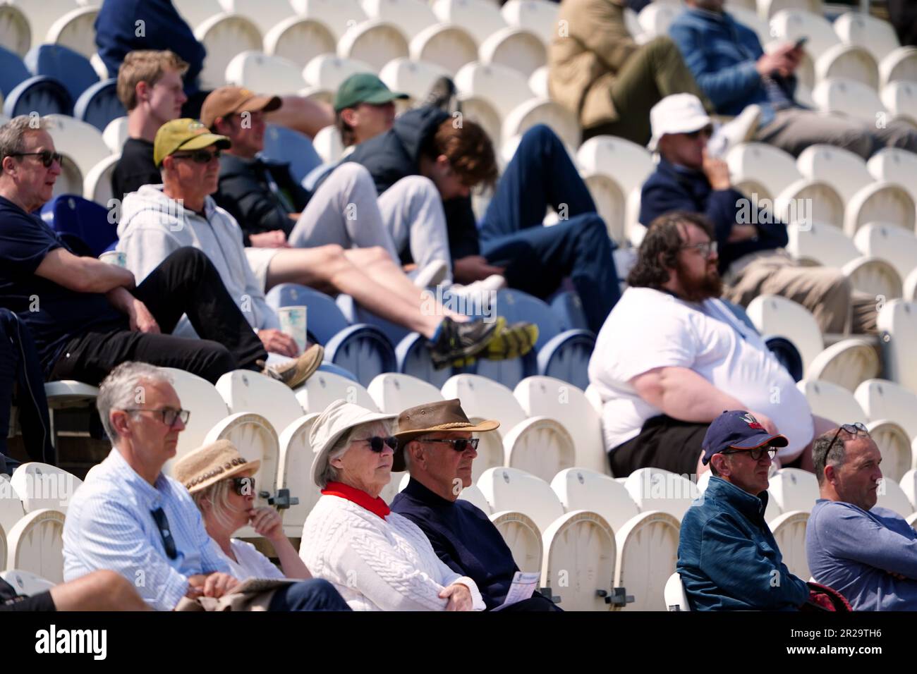 Tifosi negli stand il primo giorno della partita LV= Insurance County Championship al Central County Ground 1st, Hove. Data immagine: Giovedì 18 maggio 2023. Foto Stock