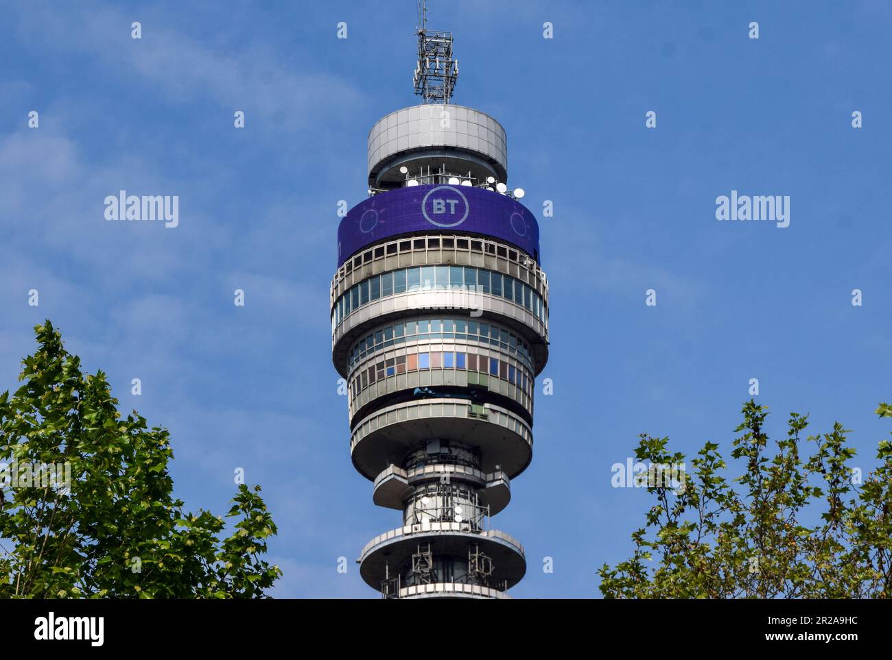 Londra, Regno Unito. 18 maggio 2023. Una vista generale della BT Tower nel centro di Londra. Credito: Vuk Valcic/Alamy Foto Stock