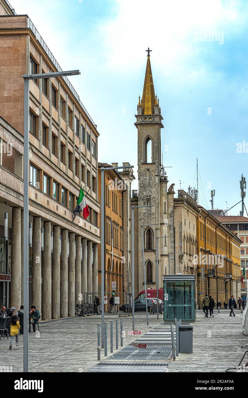 Il fantasioso edificio gotico-rinascimentale, in stile francese e spagnolo, commissionato da Parmeggiani nel 1924 per ospitare la sua galleria d'arte. Reggio Emilia Foto Stock