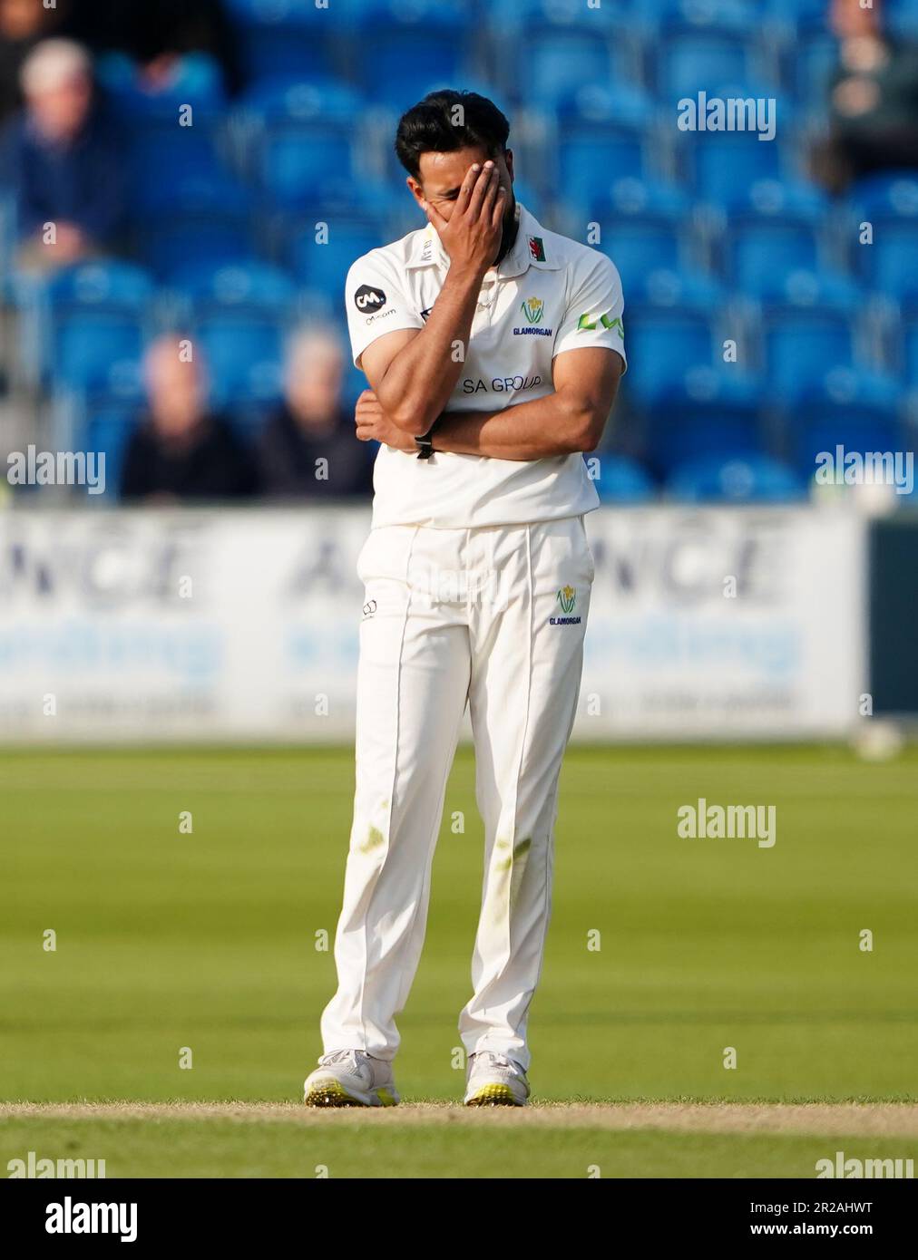 Zain-ul-Hassan di Glamorgan reagisce il giorno uno della partita LV= Insurance County Championship al Central County Ground 1st, Hove. Data immagine: Giovedì 18 maggio 2023. Foto Stock