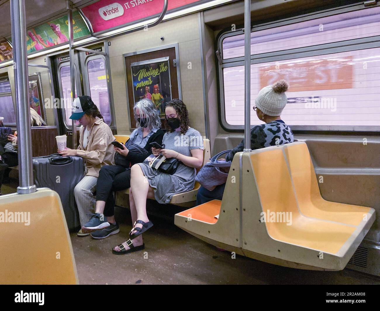 Weekend di ridership nella metropolitana di New York Domenica, 7 maggio 2023. (© Frances M. Roberts) Foto Stock
