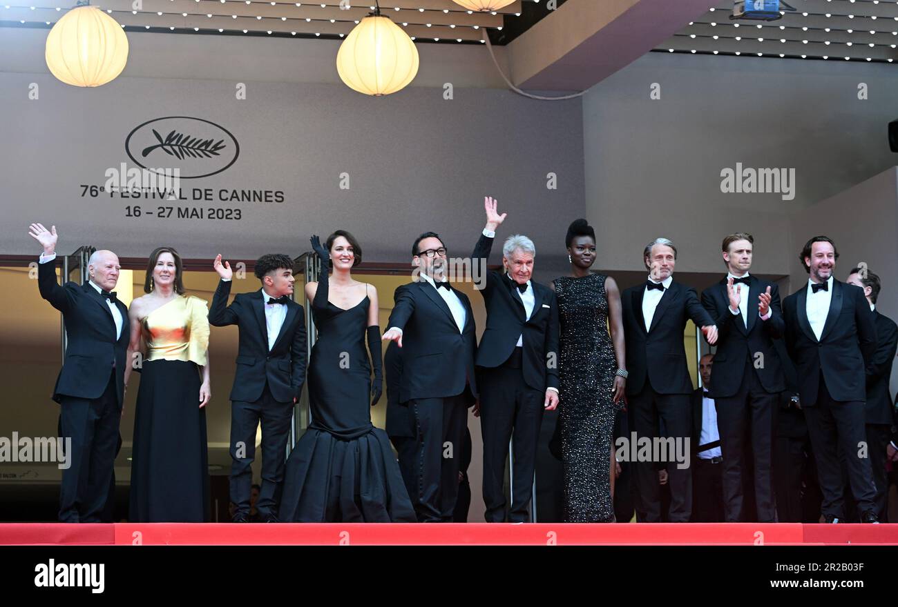 Cannes, Francia. 18th maggio, 2023. Produttori americani Frank Marshall, Kathleen Kennedy, produttore britannico Simon Emanuel, attore danese Mads Mikkelsen, attrice britannica Phoebe Waller- Bridge, attore francese Ethann Isidore, attori americani Boyd Holbrook, Harrison Ford, attrice Shaunette Renee Wilson, E il regista James Mangold partecipa alla prima edizione di Indiana Jones e del Dial of Destiny al Festival del Cinema di Cannes 76th al Palais des Festivals di Cannes, in Francia, giovedì 18 maggio 2023. Foto di Rune Hellestad/ Credit: UPI/Alamy Live News Foto Stock