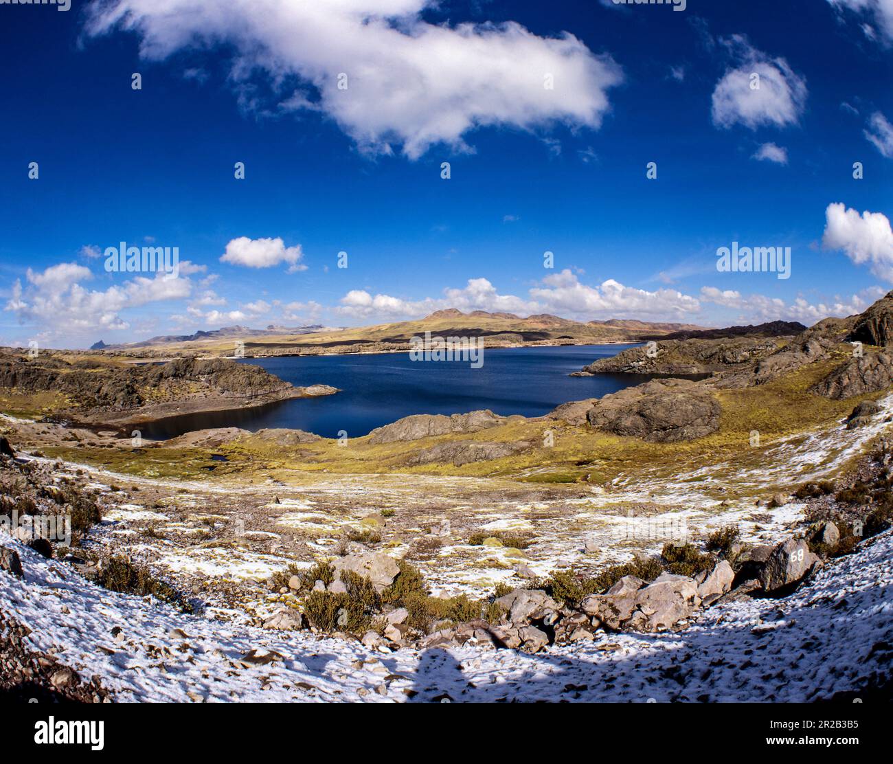 Peru.Huancavelica.Laguna en la puna. Los Andes. Foto Stock