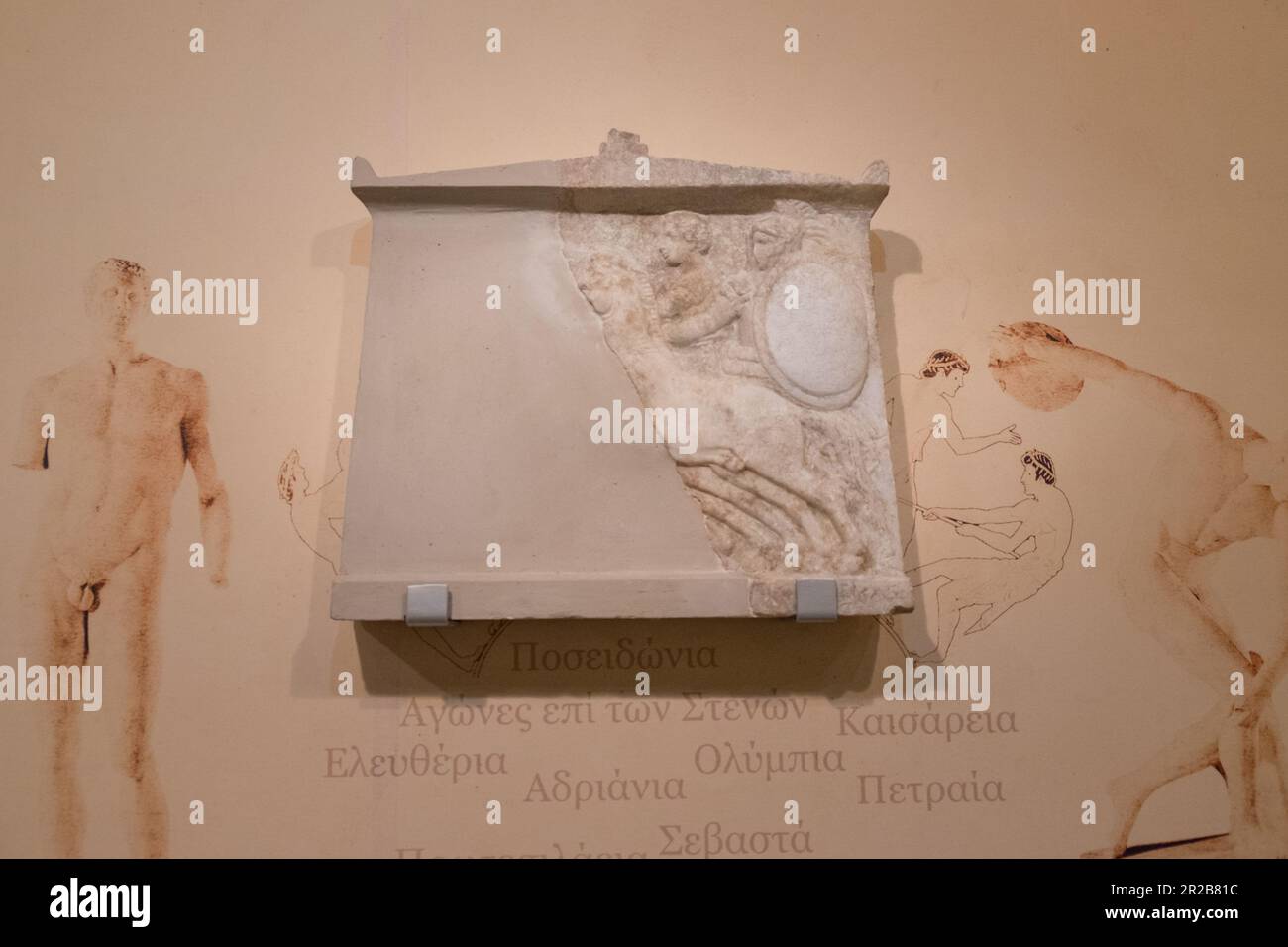 Stele votiva con una rappresentazione in rilievo di un apobaticos agon , (gioco) seconda metà del 3rd ° secolo B.C . Museo diacronico di Larissa, Grecia Foto Stock