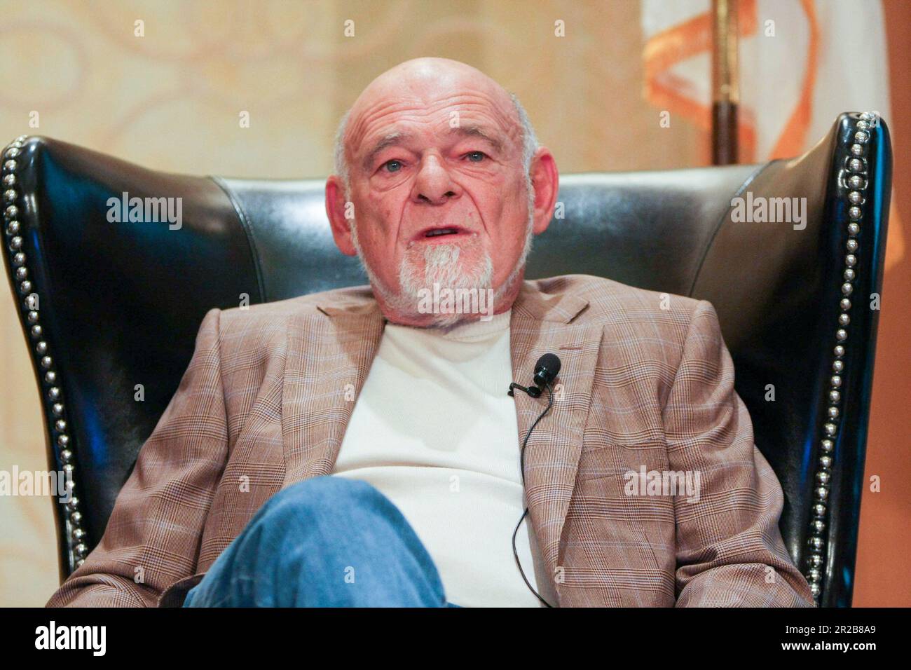 Il magnate miliardario del settore immobiliare Sam Zell parla delle tendenze attuali nel mercato immobiliare durante 'A ÔConversation con Sam ZellÕ alla National Multi Housing Council Conference di Chicago, Illinois USA, il 19 maggio 2010. È stato indicato come "il ballerino di tomba" per l'acquisto dei beni in difficoltà ed è stato il fondatore e presidente di Equity Group Investments, una società di investimento privata. (Foto di: Alexandra Buxbaum/Sipa USA) Credit: Sipa USA/Alamy Live News Foto Stock